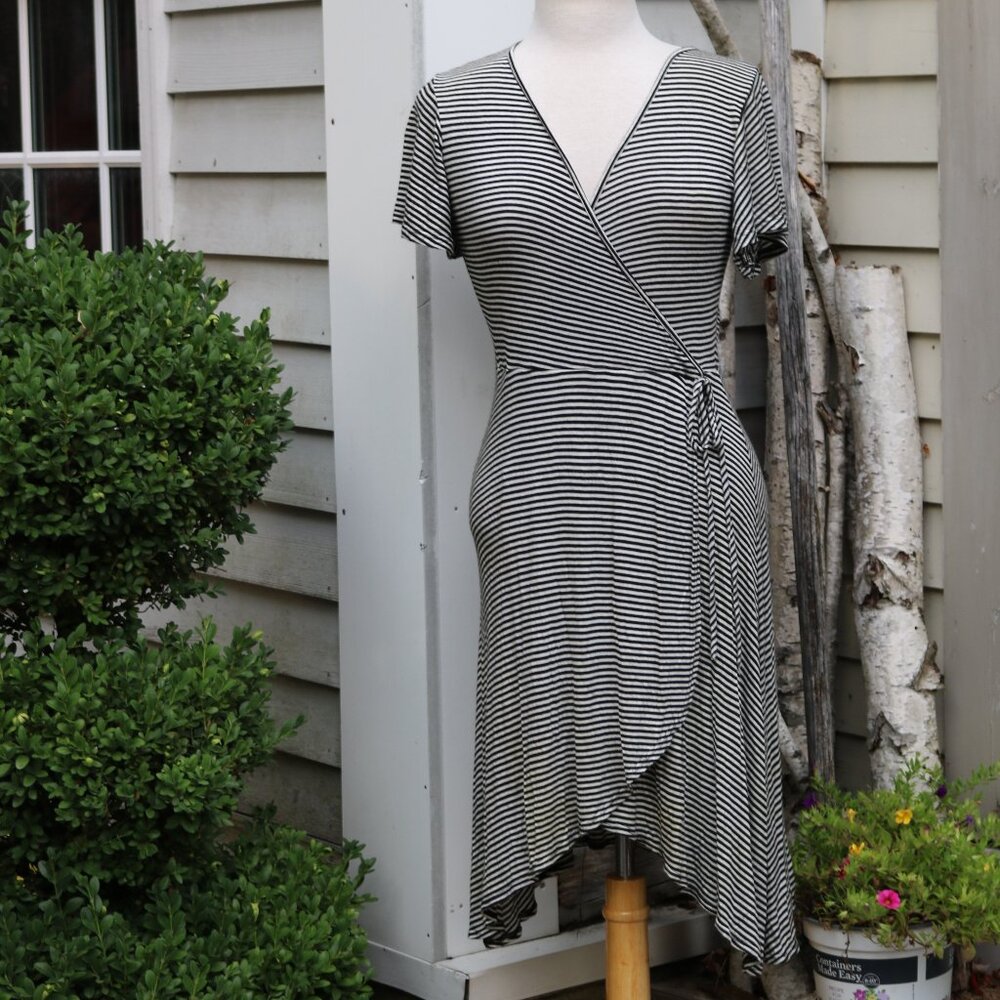 Caution to the Wind Black & White Knit Rayon Blend Faux Wrap Dress Sz MEDIUM